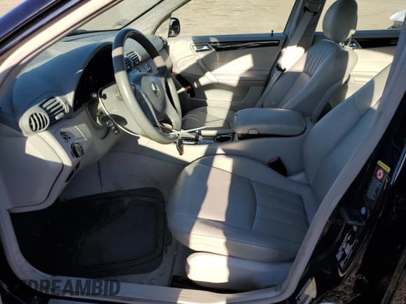 ✅ 2005 Mercedes-Benz C 240 • VIN: WDBRF81J75F601811 • Lot: 48210795. Wystawiony na Copart z przebiegiem 59 454 mil. Bezpłatny archiwum sprzedaży aukcyjnych z USA i szczegółowy raport historii pojazdu na DreamBid. Zdjęcie 7.