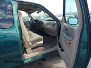 ✅ 2000 Ford F-150 XL • VIN: 1FTRX07L2YKA29325 • Lot: 43260846. Wystawiony na IAAI z przebiegiem Nie podano. Bezpłatny archiwum sprzedaży aukcyjnych z USA i szczegółowy raport historii pojazdu na DreamBid. Zdjęcie 5.