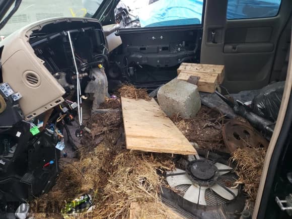 ✅ 2004 GMC Sierra Denali • VIN: 2GTFK69U041259305 • Lot: 71070045. Listed on Copart with Not provided. Free auction sales archive from the USA and detailed vehicle history report at DreamBid. Image 7.