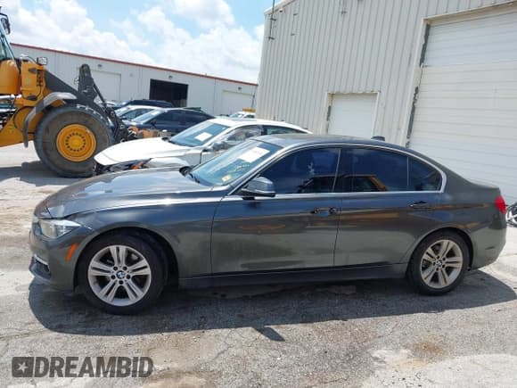 ✅ 2016 BMW 3 Series 328i xDrive • VIN: WBA8E3C53GK503725 • Лот: 42484526. Опубликован ранее на IAAI с пробегом 144 079 миль. Бесплатный доступ к архиву аукционных продаж из США и подробный отчёт об истории автомобиля на DreamBid. Изображение 14.