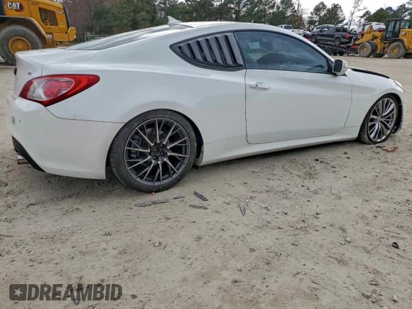 ✅ 2010 Hyundai Genesis Coupe Track • VIN: KMHHU6KH0AU025306 • Lot: 93696105. Listed on Copart with 192,807 mi. Free auction sales archive from the USA and detailed vehicle history report at DreamBid. Image 3.