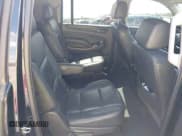 ✅ 2019 Chevrolet Suburban LT • VIN: 1GNSCHKC1KR307933 • Lot: 43463096. Wystawiony na IAAI z przebiegiem 200 666 mil. Bezpłatny archiwum sprzedaży aukcyjnych z USA i szczegółowy raport historii pojazdu na DreamBid. Zdjęcie 8.