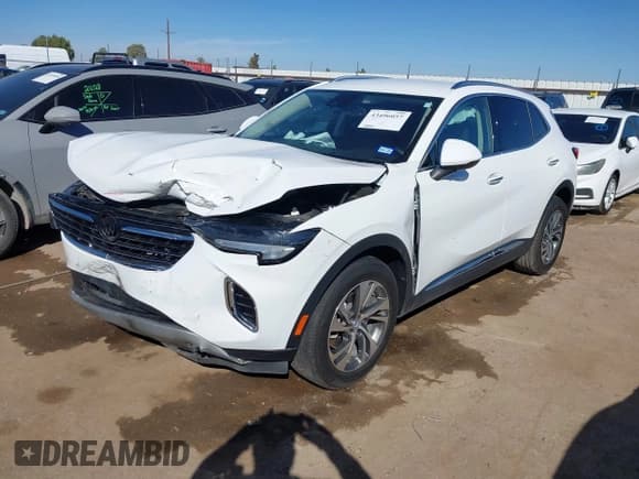 ✅ 2023 Buick Envision Essence • VIN: LRBFZNR46PD077315 • Lot: 43496057. Wystawiony na IAAI z przebiegiem 58 940 mil. Bezpłatny archiwum sprzedaży aukcyjnych z USA i szczegółowy raport historii pojazdu na DreamBid. Zdjęcie 2.