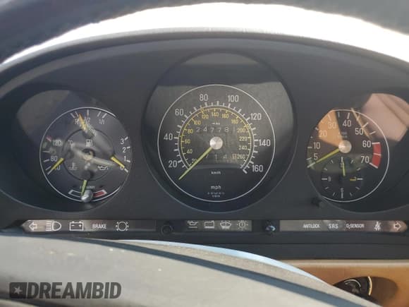 ✅ 1986 Mercedes-Benz 560 SL • VIN: WDBBA48D8GA040916 • Лот: 63366495. Опубликован ранее на Copart с пробегом 247 781 миль. Бесплатный доступ к архиву аукционных продаж из США и подробный отчёт об истории автомобиля на DreamBid. Изображение 9.