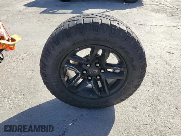 ✅ 2022 Chevrolet Silverado 1500 LT Trail Boss • VIN: 3GCUDFED2NG601935 • Lot: 57269695. Wystawiony na Copart z przebiegiem 62 485 mil. Bezpłatny archiwum sprzedaży aukcyjnych z USA i szczegółowy raport historii pojazdu na DreamBid. Zdjęcie 12.