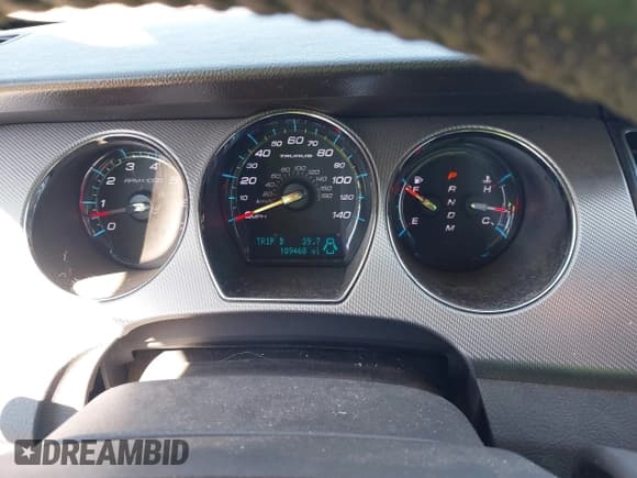 ✅ 2011 Ford Taurus SHO • VIN: 1FAHP2KTXBG100897 • Lot: 43458045. Wystawiony na IAAI z przebiegiem 109 468 mil. Bezpłatny archiwum sprzedaży aukcyjnych z USA i szczegółowy raport historii pojazdu na DreamBid. Zdjęcie 7.