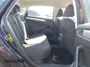 ✅ 2017 Volkswagen Passat S • VIN: 1VWAT7A3XHC083053 • Lot: 43109051. Wystawiony na IAAI z przebiegiem 58 708 mil. Bezpłatny archiwum sprzedaży aukcyjnych z USA i szczegółowy raport historii pojazdu na DreamBid. Zdjęcie 8.