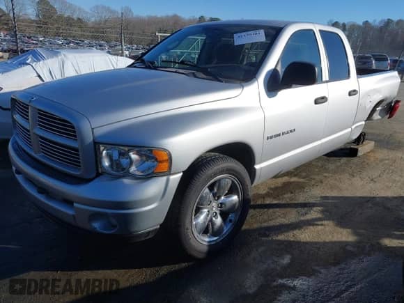 2003 Dodge 1500 ST z VIN 1D7HA18Z03J556595, wystawiony jako IAAI lot #41339381 z przebiegiem 208 834 mil mil oraz . Historia ofert i sprzedaży dostępna na DreamBid. Obrazek 2.