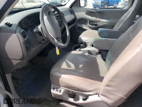 ✅ 1998 Ford F-150 XL • VIN: 1FTRX17L3WNB14207 • Lot: 81527935. Wystawiony na Copart z przebiegiem 236 310 mil. Bezpłatny archiwum sprzedaży aukcyjnych z USA i szczegółowy raport historii pojazdu na DreamBid. Zdjęcie 7.