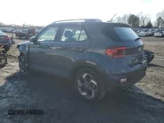 2023 Hyundai Venue SEL z VIN KMHRC8A3XPU276688, wystawiony jako Copart lot #82487943 z przebiegiem 8 082 mil mil oraz . Historia ofert i sprzedaży dostępna na DreamBid. Obrazek 2.