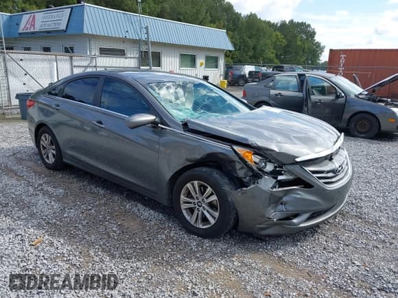 ✅ 2013 Hyundai Sonata GLS • VIN: 5NPEB4AC3DH519052 • Лот: 43381214. Опубликован ранее на IAAI с пробегом 145 830 миль. Бесплатный доступ к архиву аукционных продаж из США и подробный отчёт об истории автомобиля на DreamBid. Изображение 1.