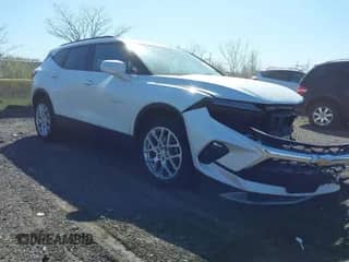 2023 Chevrolet Blazer LT z VIN 3GNKBJRS4PS155285, wystawiony jako IAAI lot #42041779 z przebiegiem 31 043 mil mil oraz . Historia ofert i sprzedaży dostępna na DreamBid. Obrazek 1.