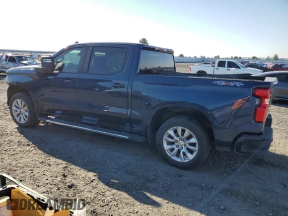 ✅ 2019 Chevrolet Silverado 1500 Custom • VIN: 3GCUYBEFXKG700027 • Lot: 69977734. Wystawiony na Copart z przebiegiem 79 626 mil. Bezpłatny archiwum sprzedaży aukcyjnych z USA i szczegółowy raport historii pojazdu na DreamBid. Zdjęcie 2.