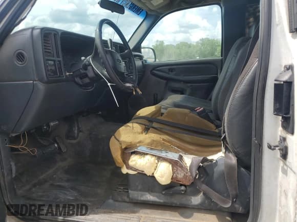 ✅ 2002 Chevrolet Silverado 1500 • VIN: 1GBHC29U62E300518 • Лот: 54900015. Опубликован ранее на Copart с пробегом Не указан. Бесплатный доступ к архиву аукционных продаж из США и подробный отчёт об истории автомобиля на DreamBid. Изображение 7.