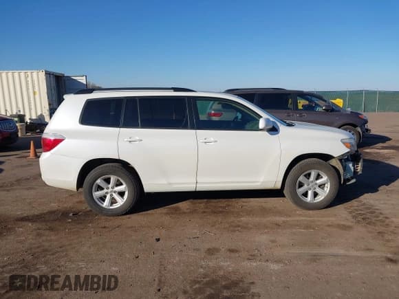 ✅ 2010 Toyota Highlander SE • VIN: 5TDJK3EH3AS033460 • Lot: 43535109. Listed on IAAI with 180,780 mi. Free auction sales archive from the USA and detailed vehicle history report at DreamBid. Image 14.