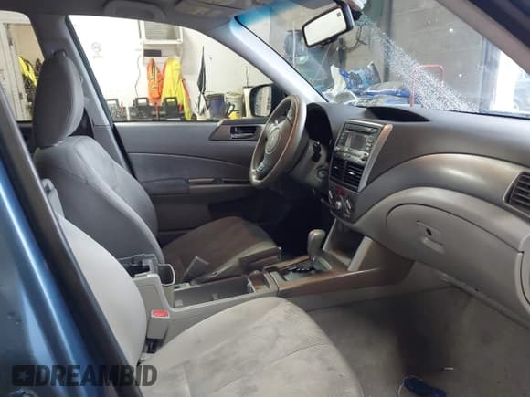 ✅ 2010 Subaru Forester X Premium • VIN: JF2SH6CC9AH804277 • Lot: 43683588. Wystawiony na IAAI z przebiegiem 200 840 mil. Bezpłatny archiwum sprzedaży aukcyjnych z USA i szczegółowy raport historii pojazdu na DreamBid. Zdjęcie 5.