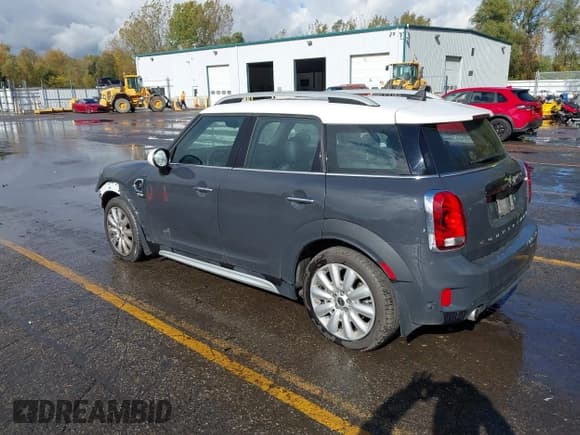 ✅ 2018 MINI Countryman Cooper S • VIN: WMZYT5C32J3D83195 • Lot: 43499941. Listed on IAAI with 43,544 mi. Free auction sales archive from the USA and detailed vehicle history report at DreamBid. Image 3.