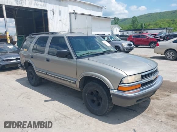 ✅ 1999 Chevrolet Blazer LS • VIN: 1GNCS13WXX2190277 • Лот: 42221860. Опубликован ранее на IAAI с пробегом 298 876 миль. Бесплатный доступ к архиву аукционных продаж из США и подробный отчёт об истории автомобиля на DreamBid. Изображение 1.