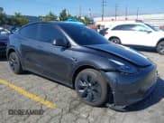 ✅ 2024 Tesla Model Y • VIN: 7SAYGDED2RF198566 • Lot: 43484528. Wystawiony na IAAI z przebiegiem 26 381 mil. Bezpłatny archiwum sprzedaży aukcyjnych z USA i szczegółowy raport historii pojazdu na DreamBid. Zdjęcie 1.