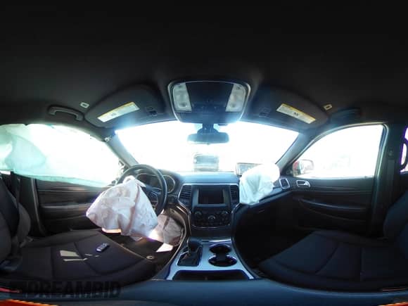 2018 Jeep Grand Cherokee Altitude с VIN 1C4RJFAG2JC479833, выставлен на аукционе IAAI как лот 43212194 с пробегом 65 138 миль миль и . История ставок и продаж доступна на DreamBid. Изображение 18.