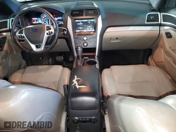 ✅ 2011 Ford Explorer XLT • VIN: 1FMHK8D85BGA17801 • Lot: 92806455. Wystawiony na Copart z przebiegiem 298 184 mil. Bezpłatny archiwum sprzedaży aukcyjnych z USA i szczegółowy raport historii pojazdu na DreamBid. Zdjęcie 8.