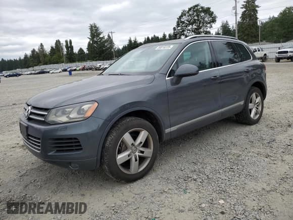 ✅ 2013 Volkswagen Touareg Lux • VIN: WVGEF9BP0DD001551 • Lot: 59818225. Listed on Copart with 171,653 mi. Free auction sales archive from the USA and detailed vehicle history report at DreamBid. Image 1.