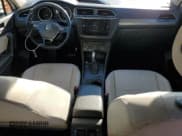 ✅ 2018 Volkswagen Tiguan SEL • VIN: 3VV3B7AX4JM207616 • Лот: 90983555. Опубликован ранее на Copart с пробегом 151 163 миль. Бесплатный доступ к архиву аукционных продаж из США и подробный отчёт об истории автомобиля на DreamBid. Изображение 8.