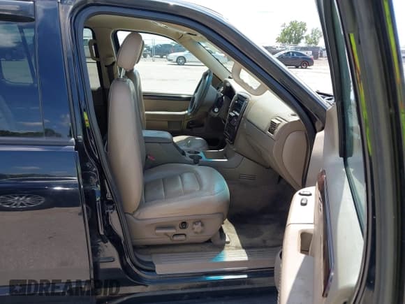 ✅ 2004 Ford Explorer Limited • VIN: 1FMZU75K04UB71856 • Lot: 42697534. Wystawiony na IAAI z przebiegiem 197 713 mil. Bezpłatny archiwum sprzedaży aukcyjnych z USA i szczegółowy raport historii pojazdu na DreamBid. Zdjęcie 5.