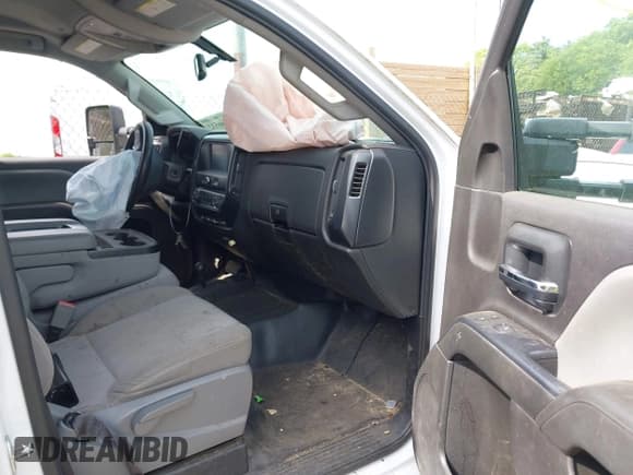 ✅ 2017 Chevrolet Silverado 2500HD Work Truck • VIN: 1GC2KUEGXHZ346239 • Lot: 42346532. Wystawiony na IAAI z przebiegiem 58 252 mil. Bezpłatny archiwum sprzedaży aukcyjnych z USA i szczegółowy raport historii pojazdu na DreamBid. Zdjęcie 5.