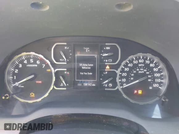 ✅ 2018 Toyota Tundra SR5 • VIN: 5TFHW5F14JX703267 • Lot: 41692216. Wystawiony na IAAI z przebiegiem 198 142 mil. Bezpłatny archiwum sprzedaży aukcyjnych z USA i szczegółowy raport historii pojazdu na DreamBid. Zdjęcie 7.