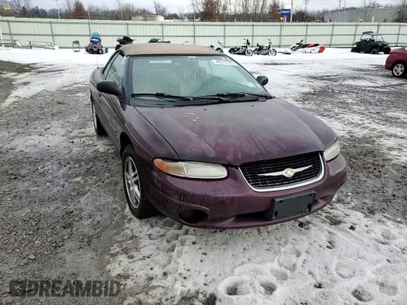 ✅ 2000 Chrysler Sebring JX • VIN: 3C3EL45H5YT298860 • Lot: 46617785. Wystawiony na Copart z przebiegiem Nie podano. Bezpłatny archiwum sprzedaży aukcyjnych z USA i szczegółowy raport historii pojazdu na DreamBid. Zdjęcie 11.