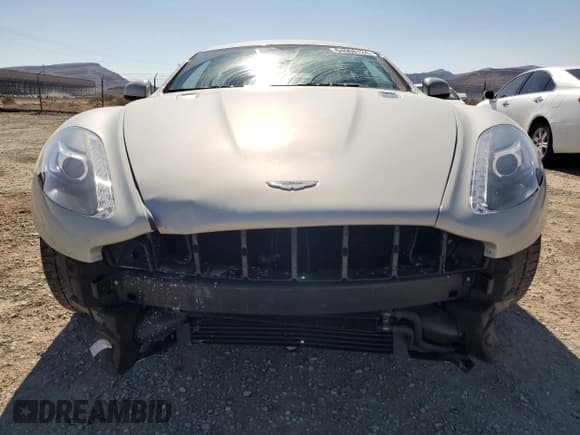 ✅ 2015 Aston Martin Rapide • VIN: SCFHMDBS8FGF04619 • Lot: 64068124. Wystawiony na Copart z przebiegiem 27 084 mil. Bezpłatny archiwum sprzedaży aukcyjnych z USA i szczegółowy raport historii pojazdu na DreamBid. Zdjęcie 5.