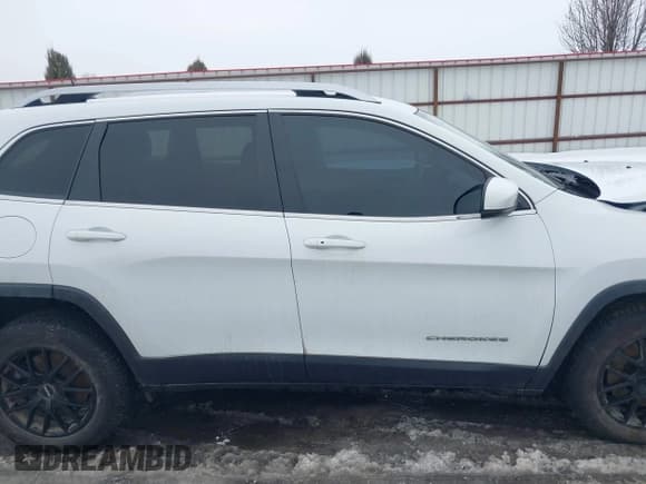 ✅ 2019 Jeep Cherokee Altitude • VIN: 1C4PJLLX9KD416808 • Lot: 41625084. Wystawiony na IAAI z przebiegiem 67 544 mil. Bezpłatny archiwum sprzedaży aukcyjnych z USA i szczegółowy raport historii pojazdu na DreamBid. Zdjęcie 13.