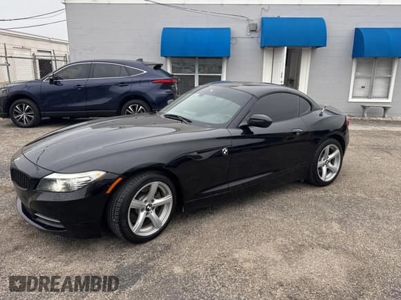 ✅ 2013 BMW Z4 sDrive28i • VIN: WBALL5C58DJ104449 • Lot: 79250174. Wystawiony na Copart z przebiegiem 119 451 mil. Bezpłatny archiwum sprzedaży aukcyjnych z USA i szczegółowy raport historii pojazdu na DreamBid. Zdjęcie 2.