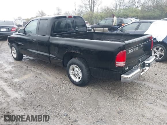✅ 2000 Dodge Dakota • VIN: 1B7GL22X6YS703226 • Lot: 40849454. Wystawiony na IAAI z przebiegiem 105 990 mil. Bezpłatny archiwum sprzedaży aukcyjnych z USA i szczegółowy raport historii pojazdu na DreamBid. Zdjęcie 3.