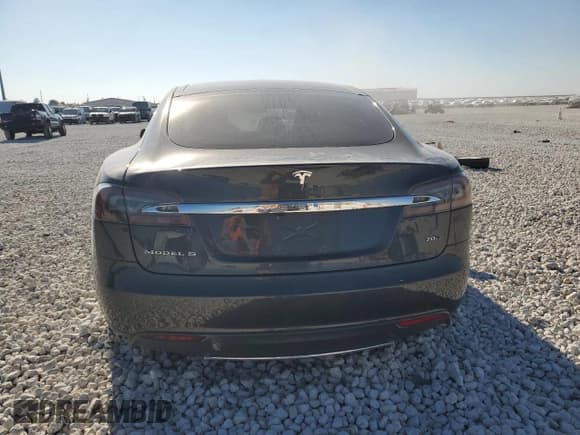 ✅ 2015 Tesla Model S 85D • VIN: 5YJSA1E20FF110997 • Lot: 82544995. Listed on Copart with 80,055 mi. Free auction sales archive from the USA and detailed vehicle history report at DreamBid. Image 6.