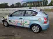 2009 Hyundai Accent Auto GS z VIN KMHCM36CX9U117686, wystawiony jako Copart lot #71089494 z przebiegiem 276 506 mil mil oraz Szkoda całkowita • Salvage title. Historia ofert i sprzedaży dostępna na DreamBid. Obrazek 2.