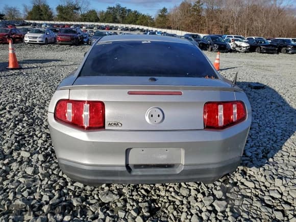 ✅ 2010 Ford Mustang V6 • VIN: 1ZVBP8AN5A5107124 • Лот: 96727745. Опубликован ранее на Copart с пробегом 208 346 миль. Бесплатный доступ к архиву аукционных продаж из США и подробный отчёт об истории автомобиля на DreamBid. Изображение 6.