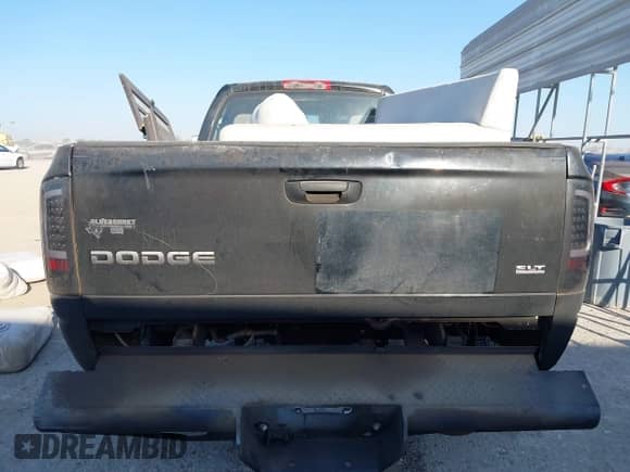 2005 Dodge 3500 SLT z VIN 3D7LS38C95G706190, wystawiony jako IAAI lot #40597269 z przebiegiem 264 260 mil mil oraz . Historia ofert i sprzedaży dostępna na DreamBid. Obrazek 16.