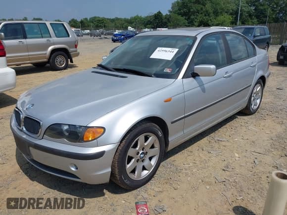 ✅ 2002 BMW 3 Series 325i • VIN: WBAEV33402KL72398 • Lot: 42596344. Listed on IAAI with 90,885 mi. Free auction sales archive from the USA and detailed vehicle history report at DreamBid. Image 2.