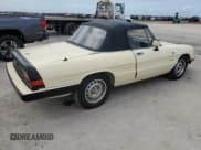 ✅ 1987 Alfa Romeo Spider Graduate • VIN: ZARBA5649H1046144 • Lot: 74729534. Wystawiony na Copart z przebiegiem 28 579 mil. Bezpłatny archiwum sprzedaży aukcyjnych z USA i szczegółowy raport historii pojazdu na DreamBid. Zdjęcie 3.