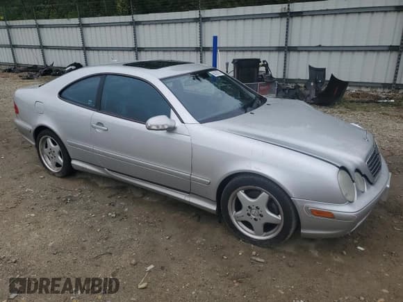 ✅ 2001 Mercedes-Benz CLK 320/430 • VIN: WDBLJ70G71T063630 • Лот: 56296705. Опубликован ранее на Copart с пробегом 156 338 миль. Бесплатный доступ к архиву аукционных продаж из США и подробный отчёт об истории автомобиля на DreamBid. Изображение 4.