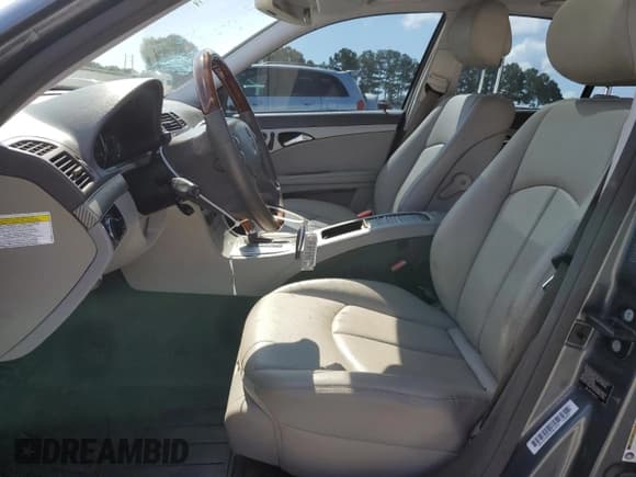 ✅ 2009 Mercedes-Benz E 320 • VIN: WDBUF22X79B373087 • Lot: 68605214. Wystawiony na Copart z przebiegiem 195 757 mil. Bezpłatny archiwum sprzedaży aukcyjnych z USA i szczegółowy raport historii pojazdu na DreamBid. Zdjęcie 7.