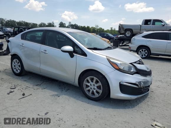 ✅ 2017 Kia Rio LX • VIN: KNADM4A3XH6098739 • Lot: 61633695. Wystawiony na Copart z przebiegiem 111 073 mil. Bezpłatny archiwum sprzedaży aukcyjnych z USA i szczegółowy raport historii pojazdu na DreamBid. Zdjęcie 4.