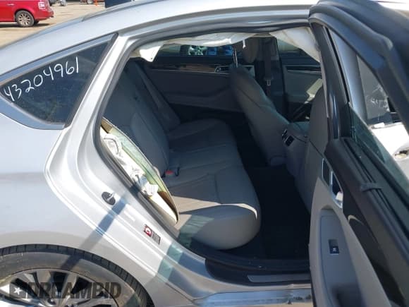 ✅ 2017 Genesis G80 3.8L • VIN: KMHGN4JE5HU192243 • Lot: 43204961. Listed on IAAI with 88,904 mi. Free auction sales archive from the USA and detailed vehicle history report at DreamBid. Image 8.