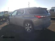 ✅ 2018 Chevrolet Traverse LT • VIN: 1GNEVHKW4JJ131782 • Lot: 46813984. Wystawiony na Copart z przebiegiem 94 668 mil. Bezpłatny archiwum sprzedaży aukcyjnych z USA i szczegółowy raport historii pojazdu na DreamBid. Zdjęcie 2.