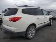 ✅ 2011 Chevrolet Traverse LS • VIN: 1GNKVEED0BJ250118 • Lot: 85908935. Wystawiony na Copart z przebiegiem 241 244 mil. Bezpłatny archiwum sprzedaży aukcyjnych z USA i szczegółowy raport historii pojazdu na DreamBid. Zdjęcie 3.