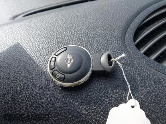 ✅ 2010 MINI Convertible • VIN: WMWMR3C50ATZ18845 • Lot: 41394025. Wystawiony na IAAI z przebiegiem 78 872 mil. Bezpłatny archiwum sprzedaży aukcyjnych z USA i szczegółowy raport historii pojazdu na DreamBid. Zdjęcie 11.