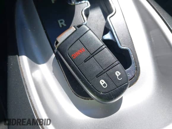 2015 Dodge Journey American Value z VIN 3C4PDCAB1FT637818, wystawiony jako IAAI lot #43497822 z przebiegiem 164 458 mil mil oraz . Historia ofert i sprzedaży dostępna na DreamBid. Obrazek 11.