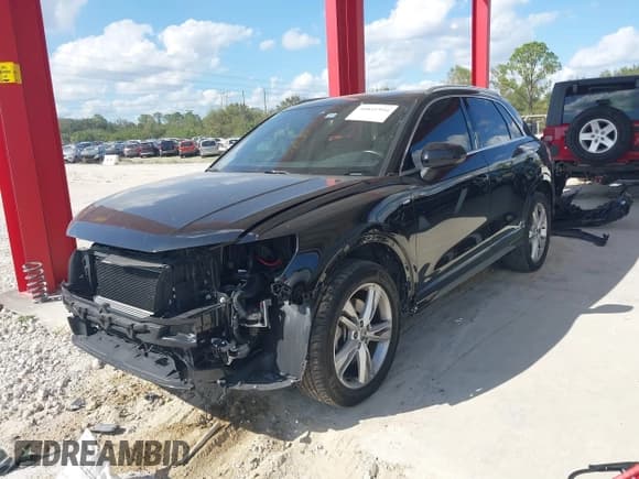 ✅ 2020 Audi Q3 S line Premium • VIN: WA1DECF38L1023458 • Lot: 40841994. Wystawiony na IAAI z przebiegiem 21 710 mil. Bezpłatny archiwum sprzedaży aukcyjnych z USA i szczegółowy raport historii pojazdu na DreamBid. Zdjęcie 2.